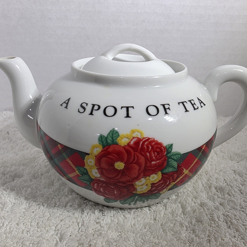 Vintage Christmas Teapot: Holly Holderman Floral Plaid Made in Japan